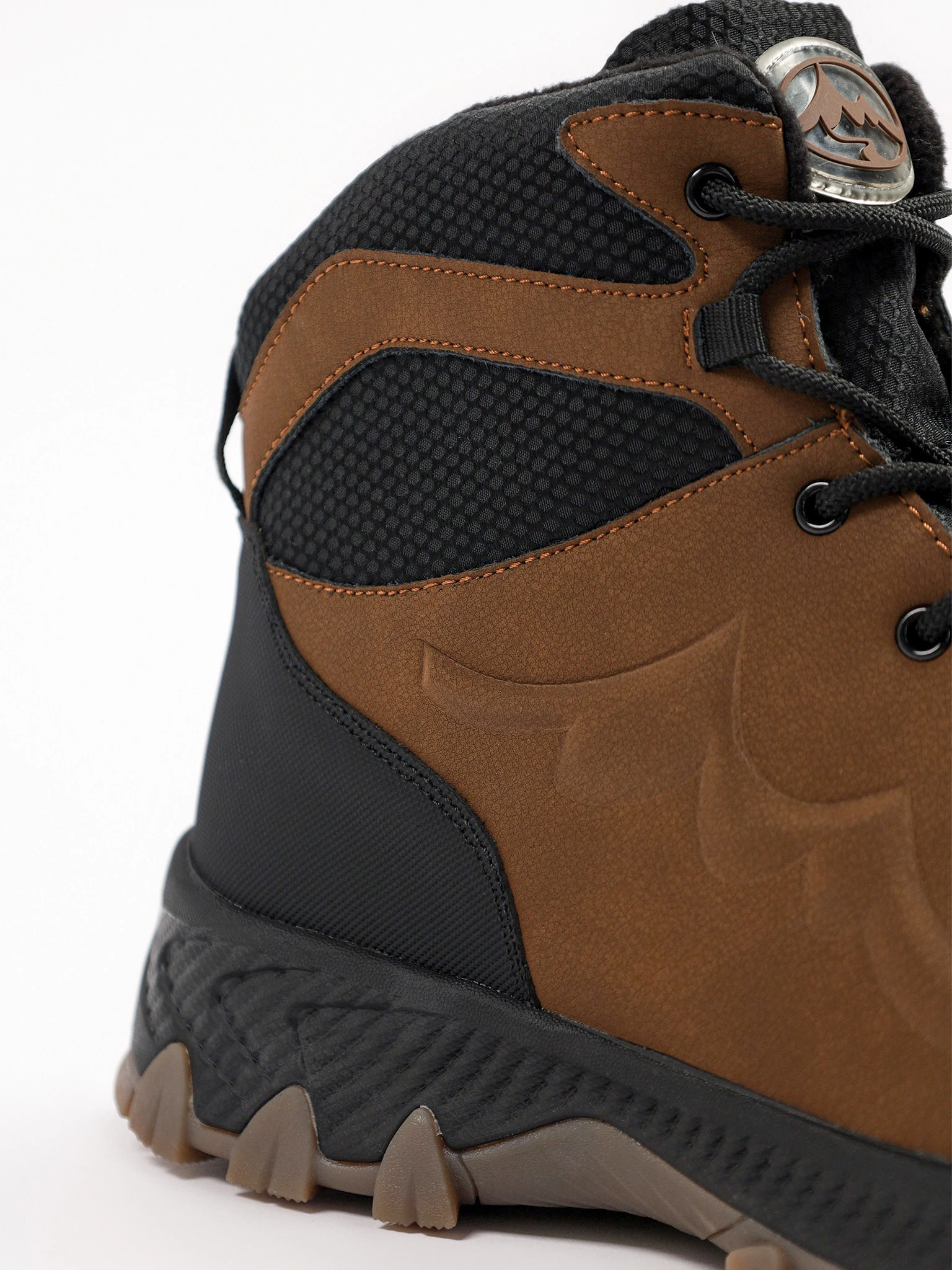 Ботинки комбинированные  коричневого цвета на рельефной подошве